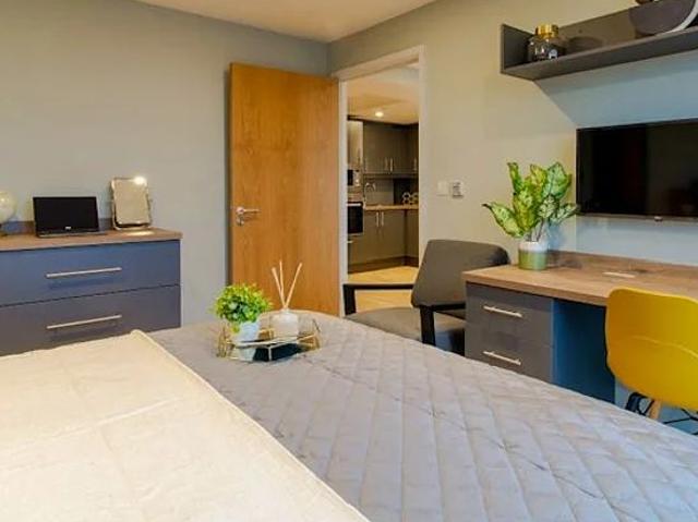 Studio for rent in Leylands, West Yorkshire