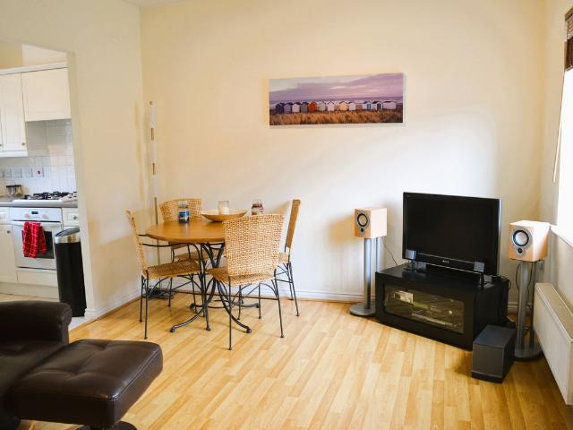 Apartment for rent in Burnt Oak, Greater London