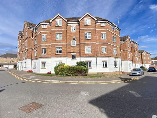 Apartment for rent in Burnt Oak, Greater London