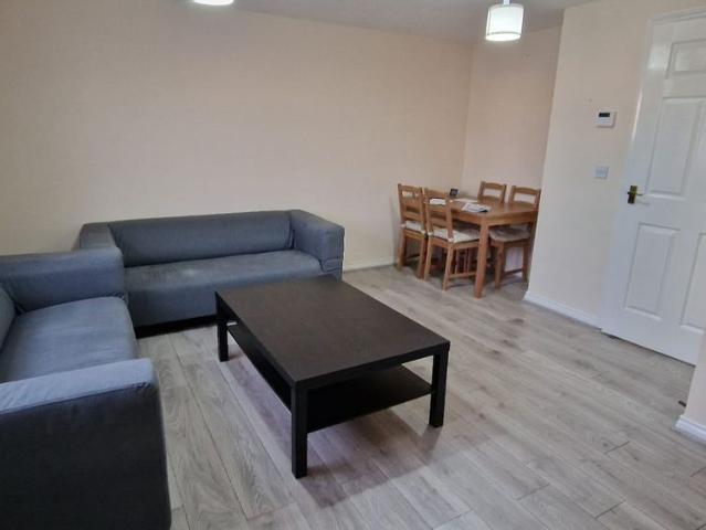 Apartment for rent in Burnt Oak, Greater London