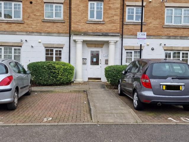 Apartment for rent in Burnt Oak, Greater London