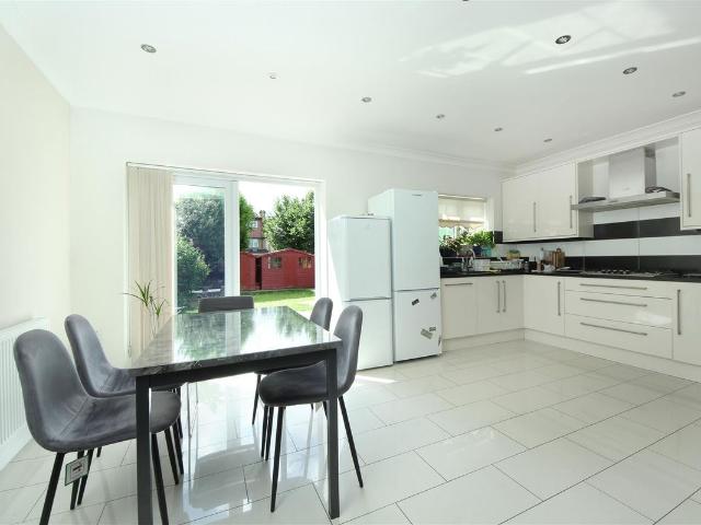 Apartment for rent in London Borough of Hounslow, Spring Grove