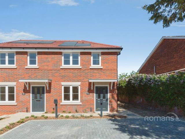House for rent in Heol-las, Surrey
