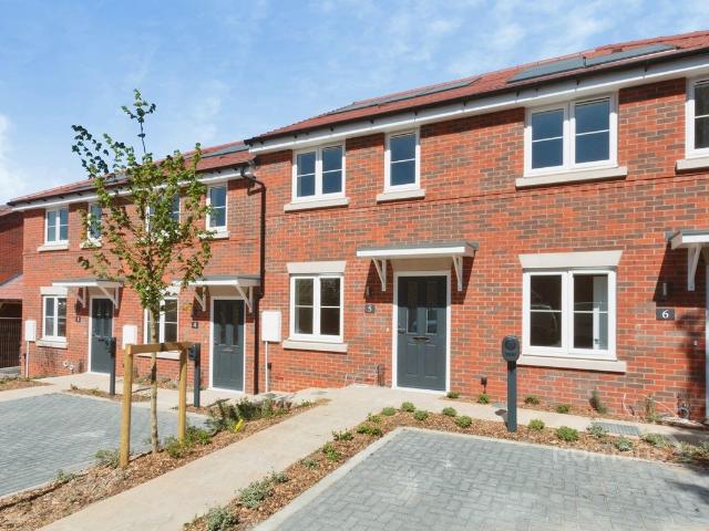 House for rent in Heol-las, Surrey