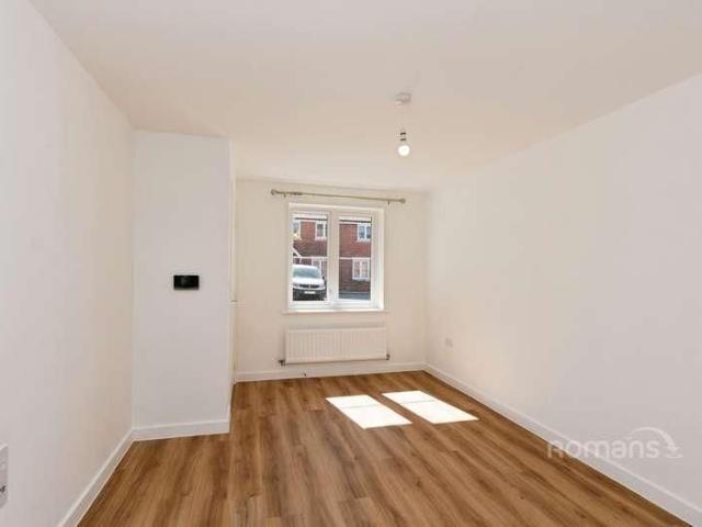 House for rent in Heol-las, Surrey