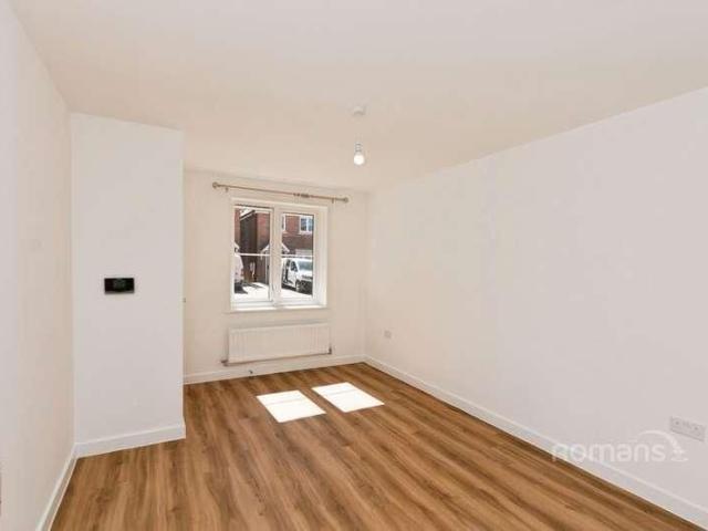 House for rent in Heol-las, Surrey