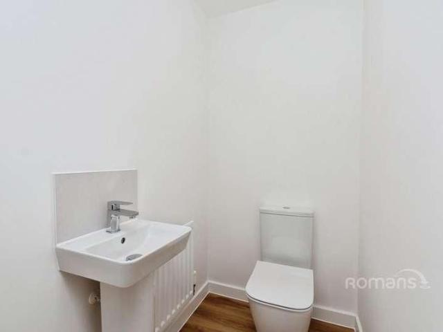 House for rent in Heol-las, Surrey