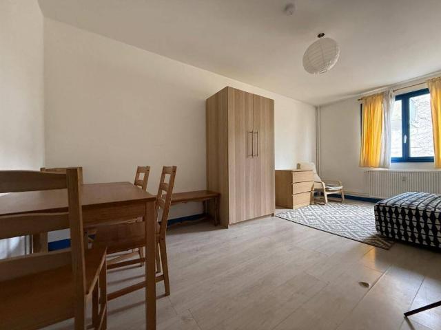 Studio location à rue de la République, Orléans