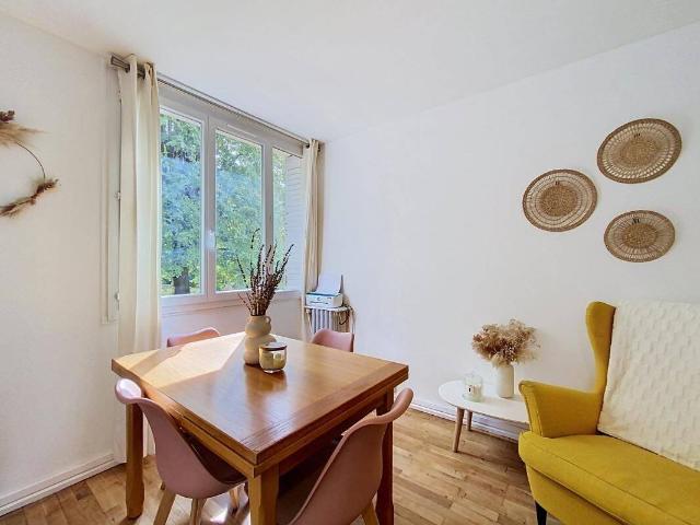 Studio location à Le Perroux, Alix