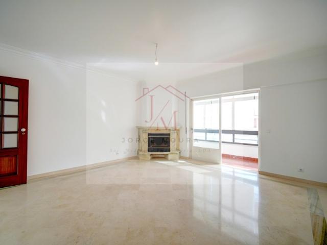 Apartamento alugar em Carcavelos, Cascais