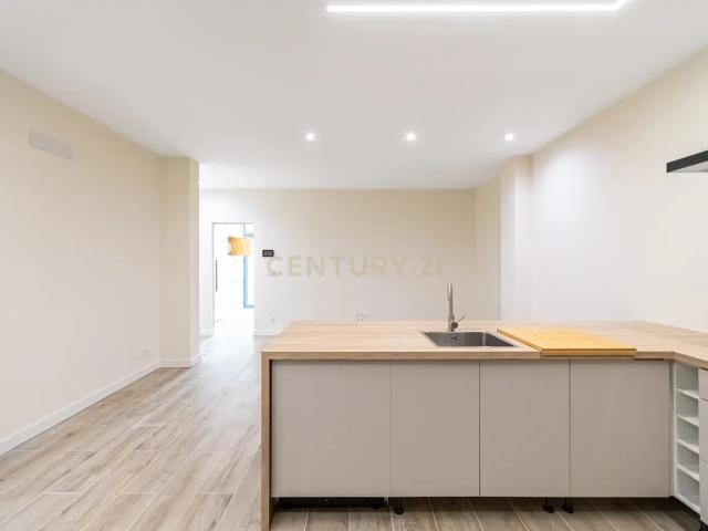 Apartamento alugar em Urbanização do Conventinho, Santiago Dos Velhos
