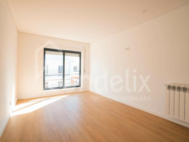 Apartamento venda em Bairro Azouguete, Santiago Dos Velhos
