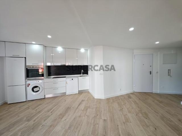 Casa venda em Amadora, Urbanização do Neudel