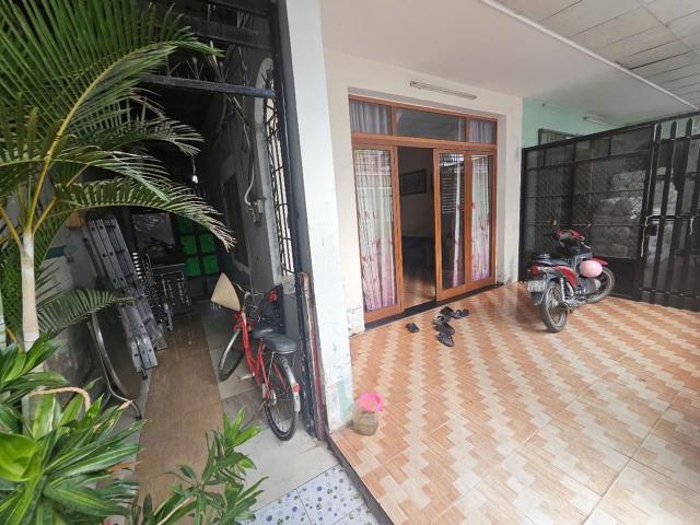 Nhà mặt phố bán