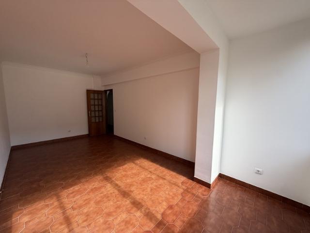 Apartamento alugar em Encosta do Sol, Amadora