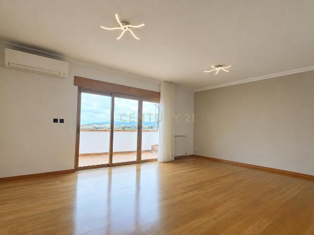 Apartamento alugar em Talaíde, Oeiras