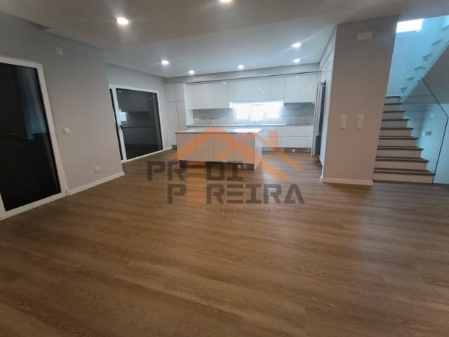 Apartamento venda em Torres da Bela Vista, Santiago Dos Velhos