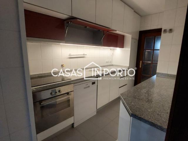 Apartamento alugar em Porto, Aldoar