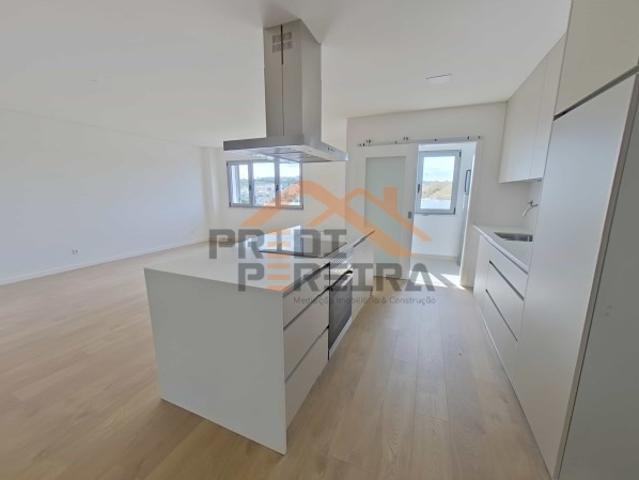 Apartamento venda em Catujal, Santiago Dos Velhos