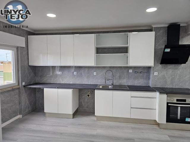 Apartamento venda em Fonte do Lavra, Setúbal
