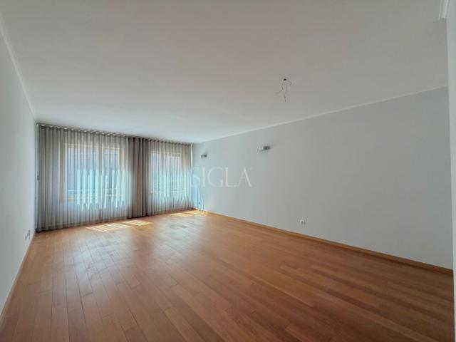 Apartamento alugar em Porto, Lordelo Do Ouro