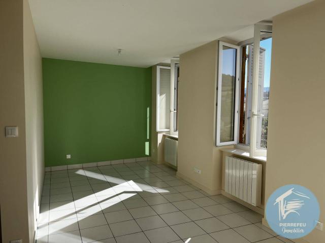 Appartement location à Les Oirées-Bas, Saint-Forgeux