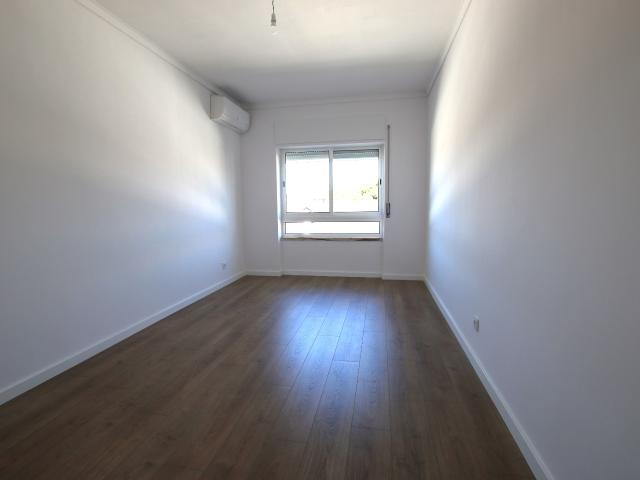 Apartamento alugar em Funchalinho, Almada