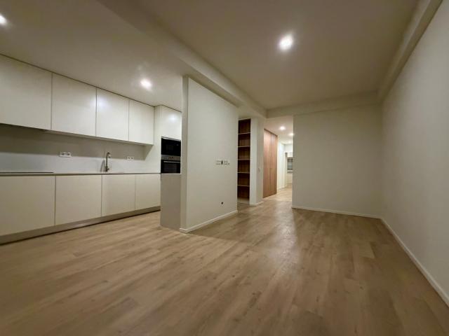 Apartamento alugar em Santiago Dos Velhos, Lisboa