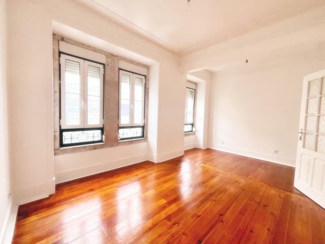 Apartamento alugar em Santo Condestável, Lisboa