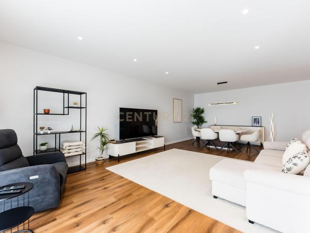 Apartamento alugar em Bairro 18 de Maio, Oeiras