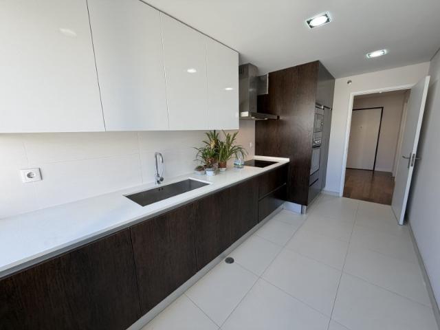 Apartamento alugar em Encosta do Sol, Amadora