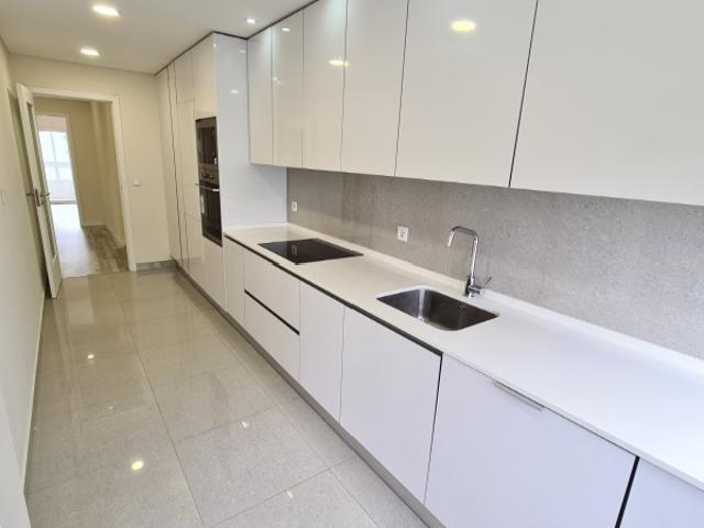 Apartamento alugar em Encosta do Sol, Amadora