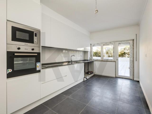 Apartamento venda em Massamá, Massamá e Monte Abraão