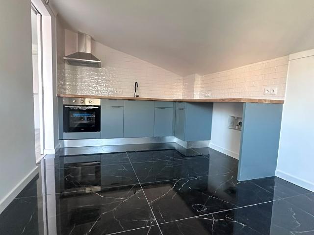 Apartamento alugar em Santiago Dos Velhos, Lisboa