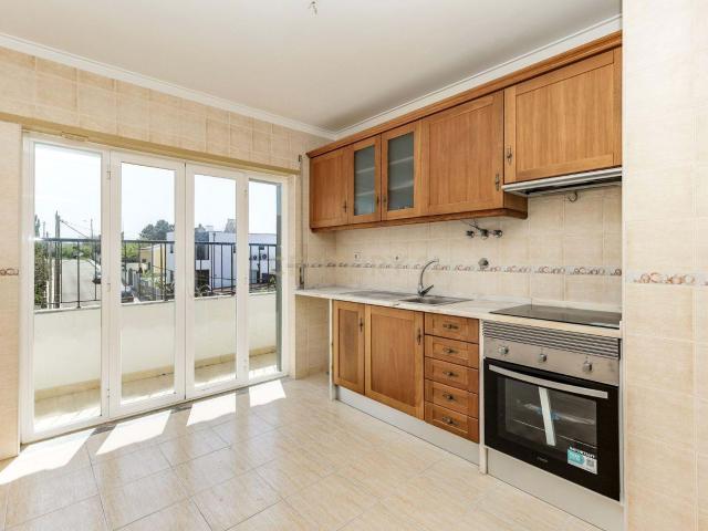 Apartamento alugar em Bairro Novo da Silveira, Almada