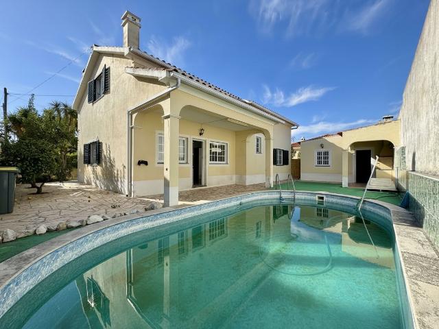 Casa venda em Azeitão (São Lourenço e São Simão), Setúbal