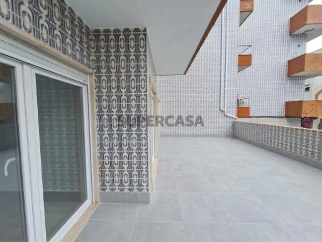 Casa venda em Mina de Água, Amadora