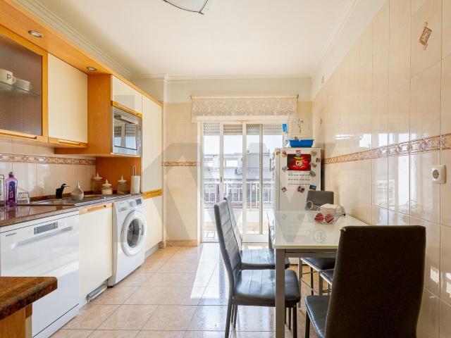 Apartamento venda em Alembrança, Almada