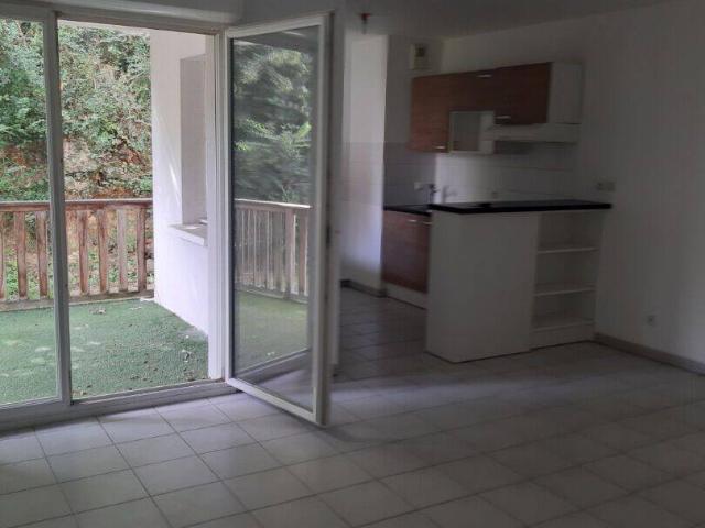 Appartement location à Au Génébra, Saint-Quentin-de-Baron