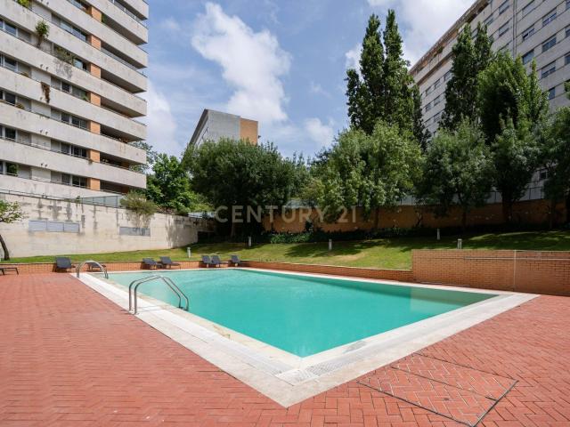 Apartamento alugar em Santa Clara, Lisboa