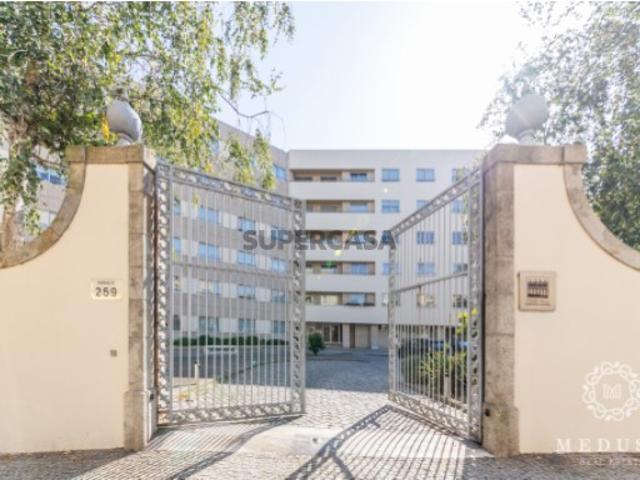 Casa venda em Porto, Lordelo Do Ouro