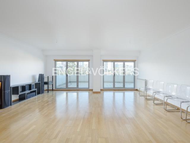 Apartamento alugar em Bairro de Santa Cruz de Benfica, Benfica