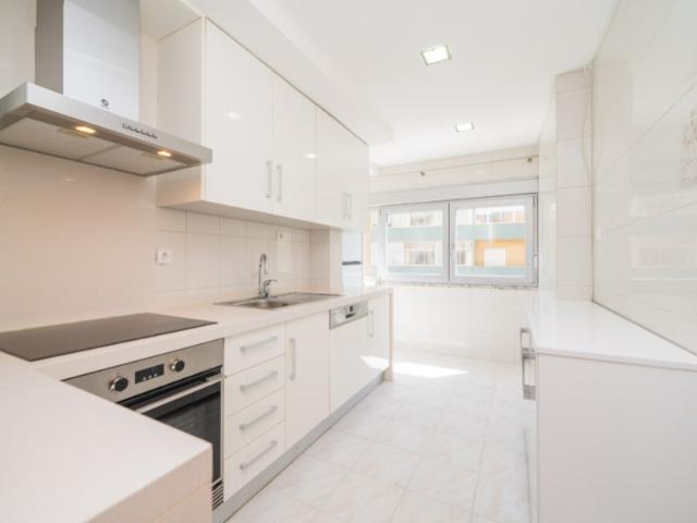 Apartamento alugar em Massamá, Massamá e Monte Abraão