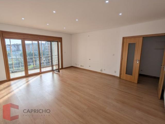 Apartamento alugar em Colinas do Cruzeiro, Odivelas