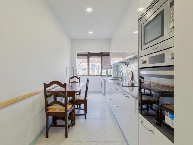 Apartamento alugar em Alembrança, Almada