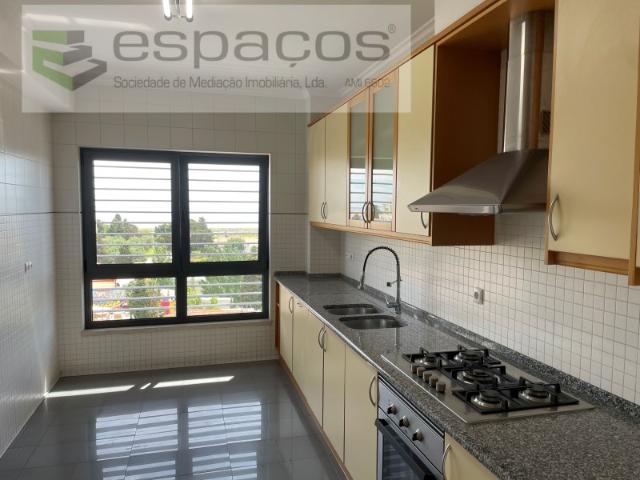 Apartamento alugar em Santiago Dos Velhos, Lisboa