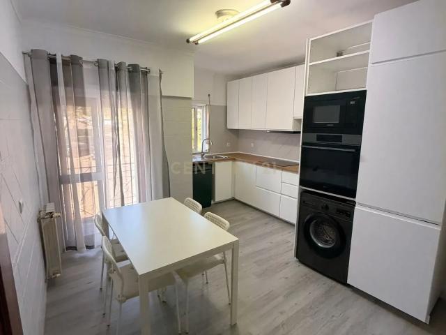 Apartamento alugar em Bairro dos Porfírios, Almada
