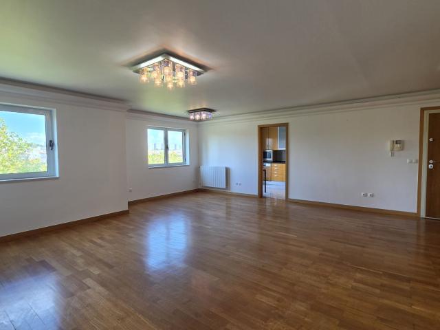 Apartamento alugar em Quinta das Laranjeiras, Lisboa