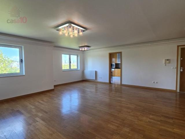 Apartamento alugar em Quinta das Laranjeiras, Lisboa