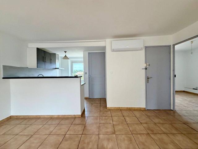 Appartement location à Lotissement Le Béal du Moulin, Sénas